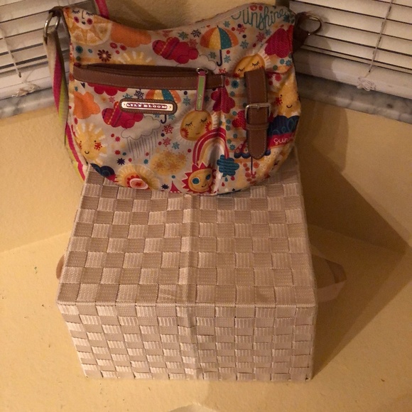 CLOTH CLOSET FASHIONAND STUFF - Picture 6 of 7